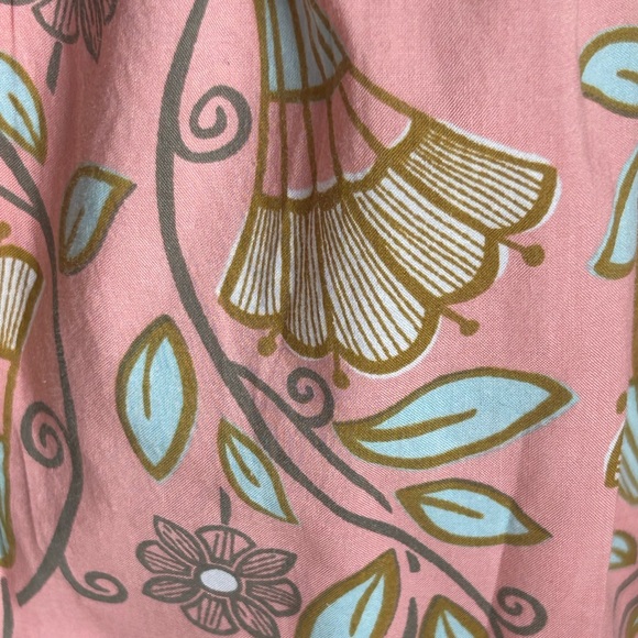 Tea Collection peach print wrap dress. Cap flutter sleeve, bottom ruffle. Size 6 - Picture 3 of 10